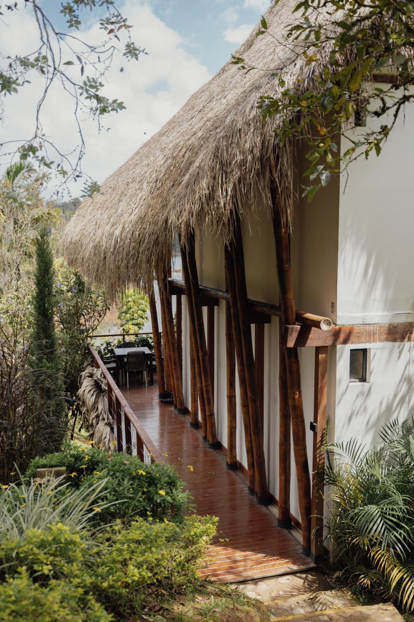 Ibuku Hotel Guatape - Chalets Exteriör bild